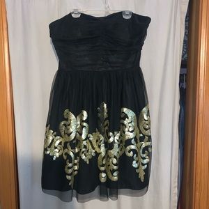 Strapless black dress with gold sequence